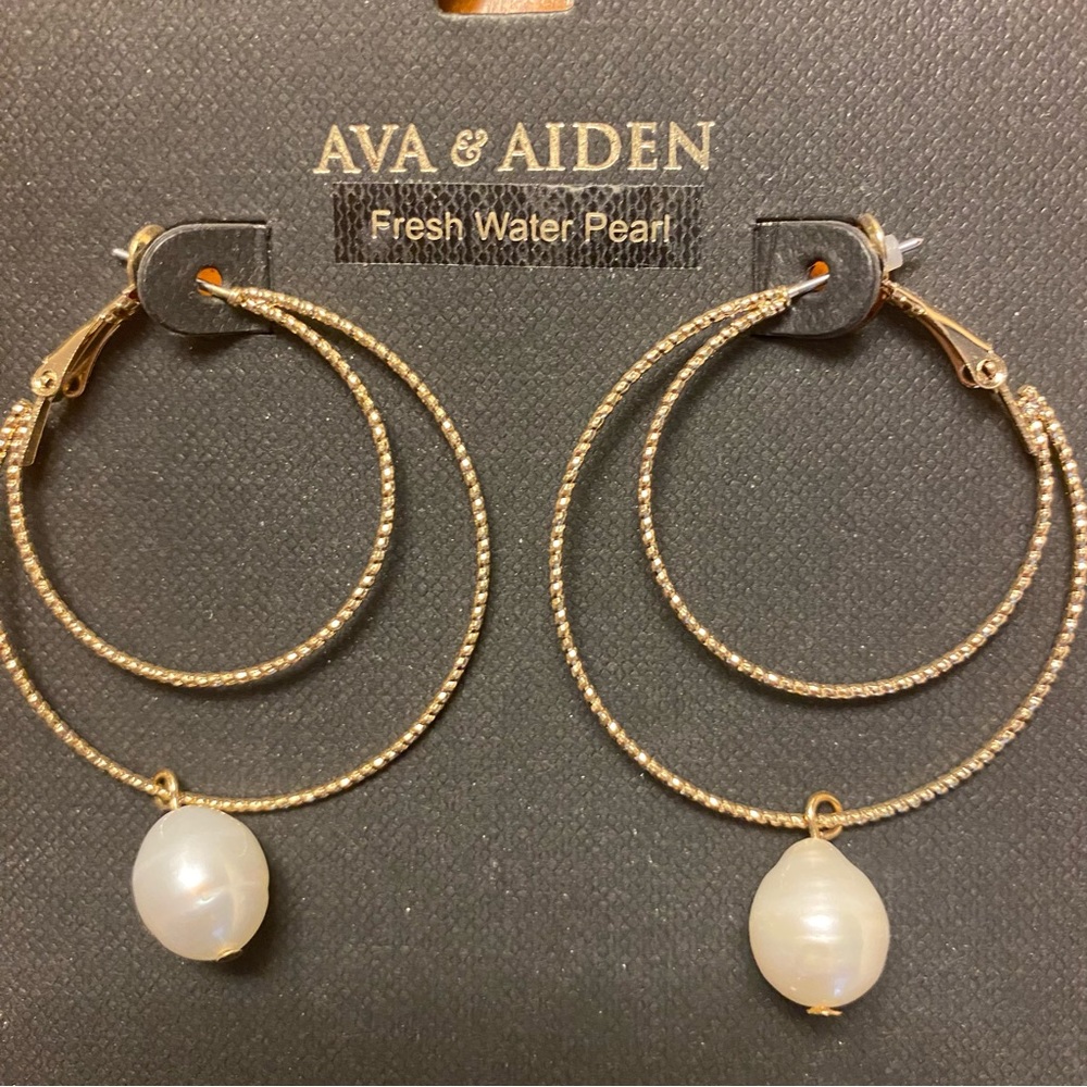 Hoop Earrings with Pearl NWT